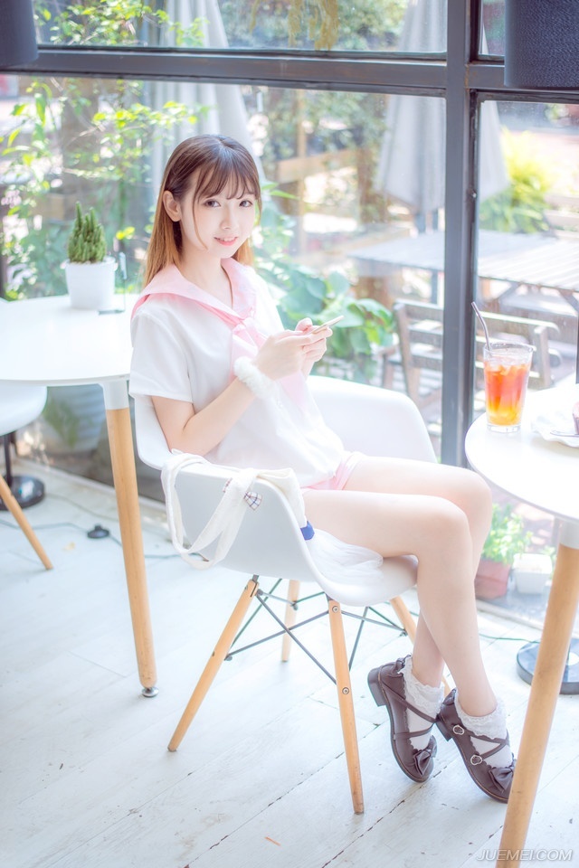 娜娜问我，那你朋友有对你说些什么吗？我说，我只看望过他一次，时间特别短，他问了问我的情况，说，你快回去吧，这都录着呐，估计这次是够呛了。死倒是没有什么可怕的，怕的就是知道自己怎么死。你可要一定要死于意外啊，这样才不害怕。你知道什么最可怕，就是害怕。娜娜睁大了眼睛，说，有这么说自己朋友的吗？我说，你要习惯他，他这是真心祝福你。——韩寒《我想和这个世界谈谈》
